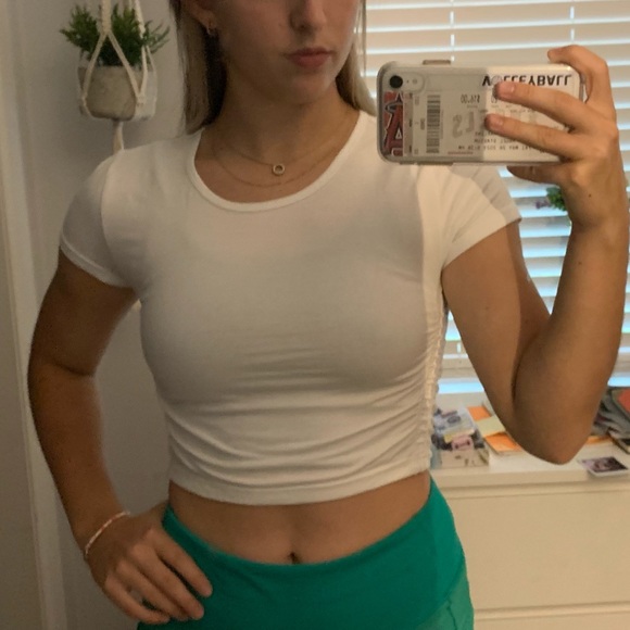 Aritzia TNA crop tshirt - Picture 2 of 3